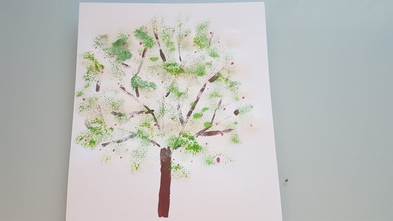 Drzewo farbami malowane