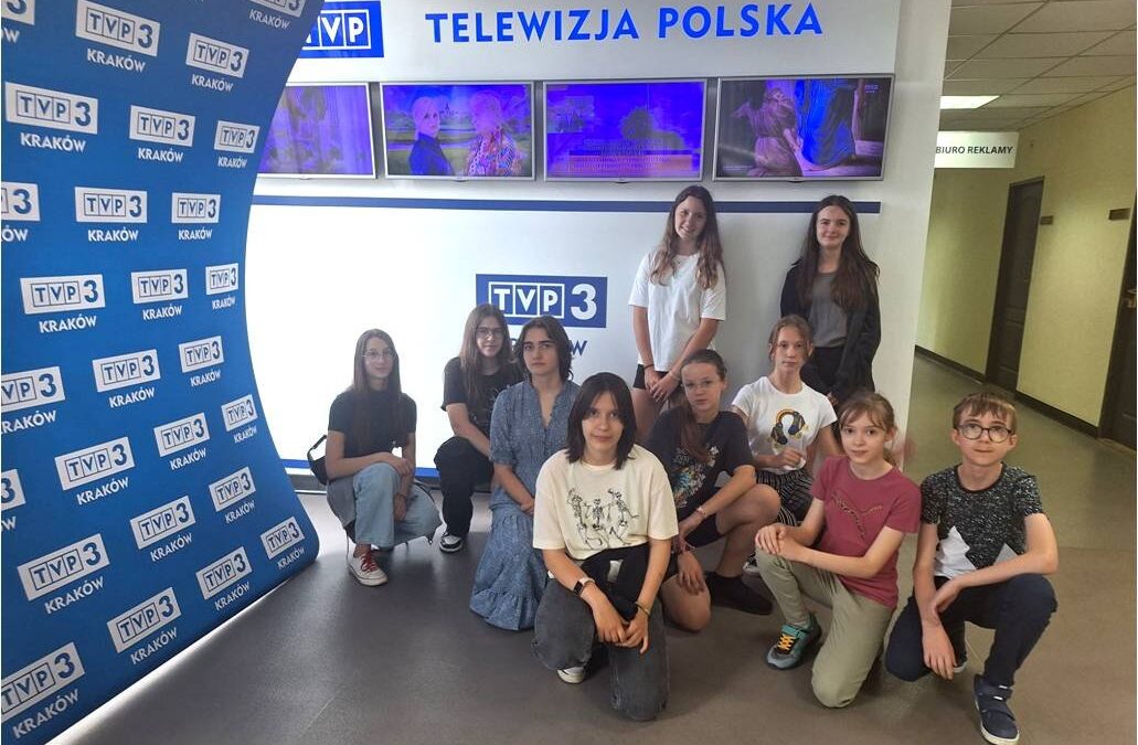 Redakcja szkolnej e-gazetki „Primo” w TVP3 Kraków. Zdjęcia
